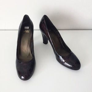 Stuart Weitzman Brown Leather Round Toe Heels